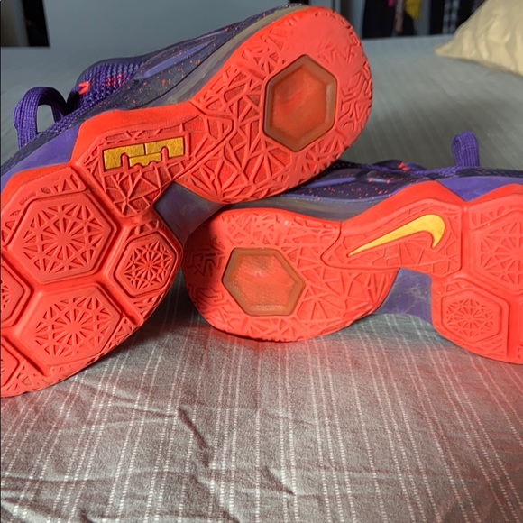 Lebron basketball shoes - Picture 3 of 5